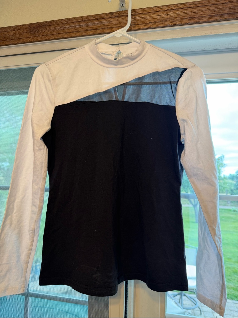 Womens Long Sleeve Crewneck Colorblock Shirt - Black & White. Bin 126.